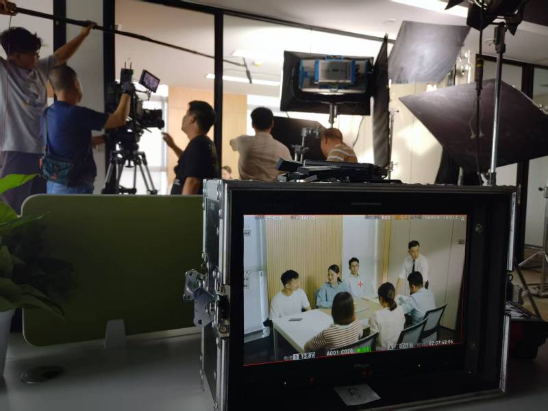 祁连县TVC拍摄公司：科技产品视觉化大师，诠释未来感与功能美学